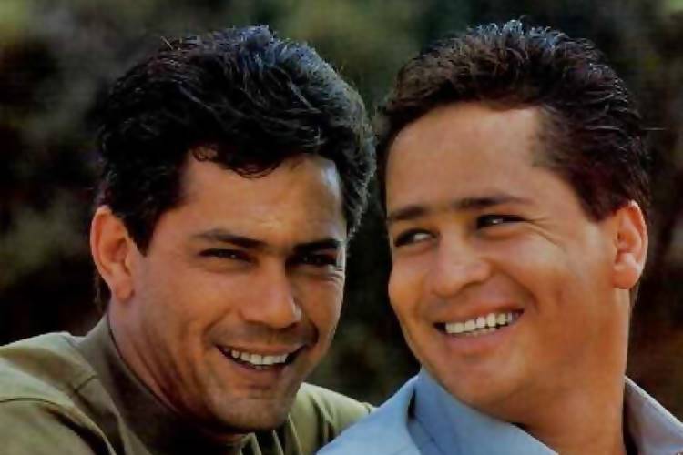 Em lançamento de DVD, Leonardo homenageia o irmão Leandro e anuncia novidade: ‘É diferente’