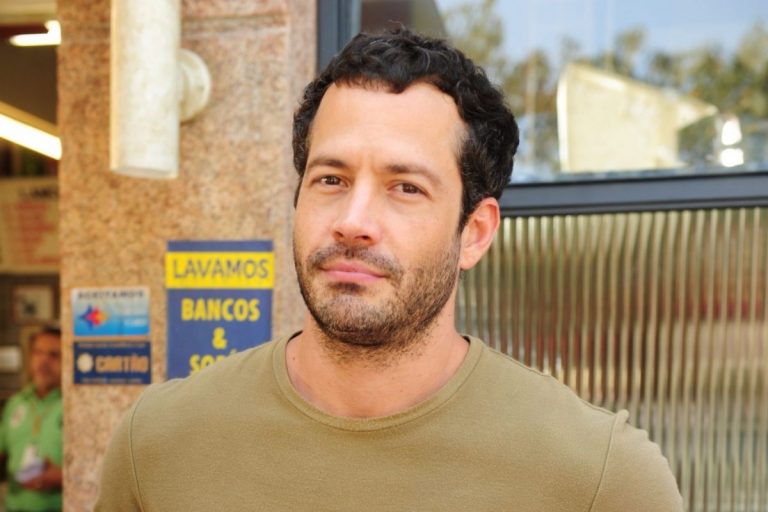 Malvino Salvador alfineta ‘Quinzé’, de ‘Fina Estampa’