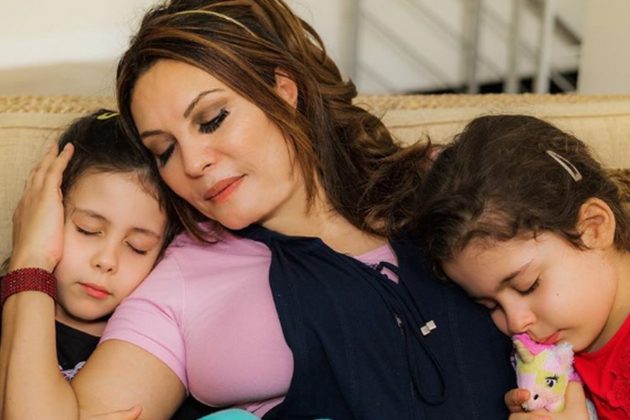 Márcia Goldschmidt e as filhas gêmeas, Yann e Victoria - Reprodução/Instagram