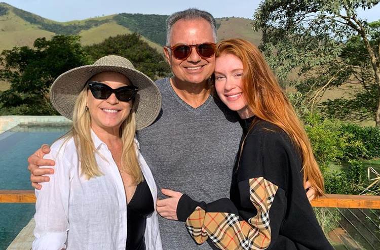 Marina Ruy Barbosa ganha homenagem dos pais no dia do aniversário