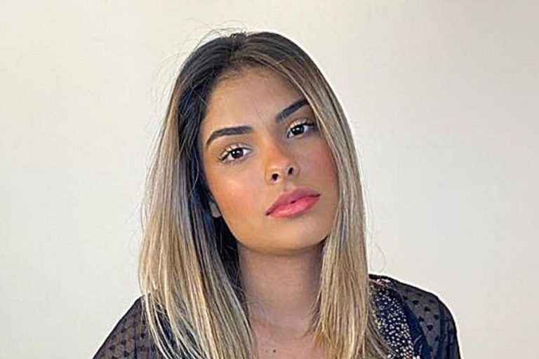 Munik Nunes detona fã que a chamou de doente