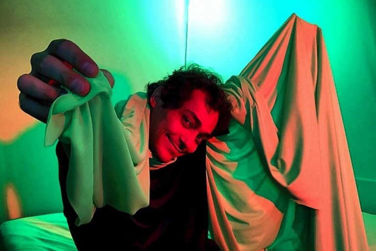 Eduardo Sterblitch fala sobre o novo programa no Globoplay