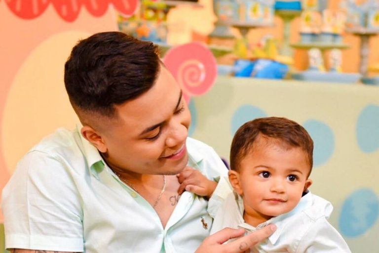 Em meio a polêmica com o filho, Felipe Araújo se derrete: “Minha cópia”