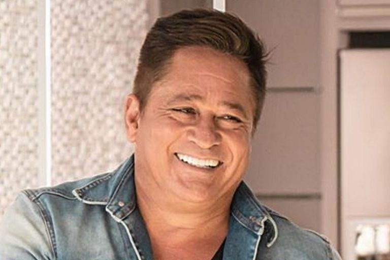 Leonardo é flagrado de cueca pela esposa e ‘volume’ do sertanejo surpreende