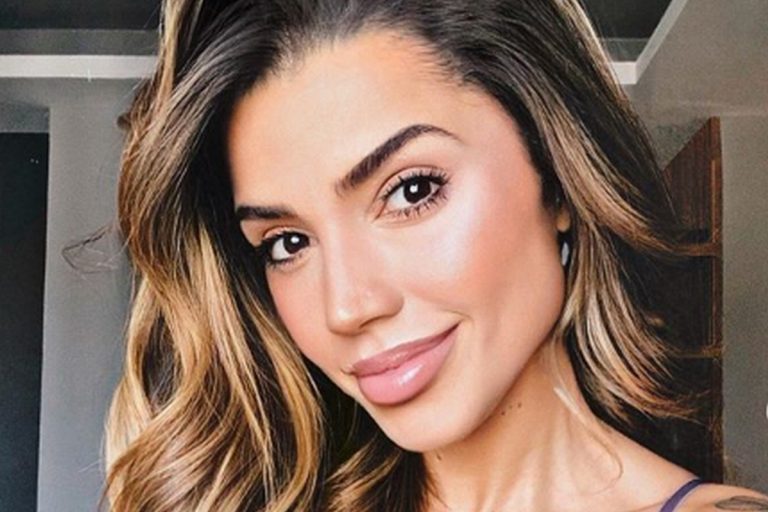 Ex-BBB Paula Amorim mostra barrigão do primeiro filho