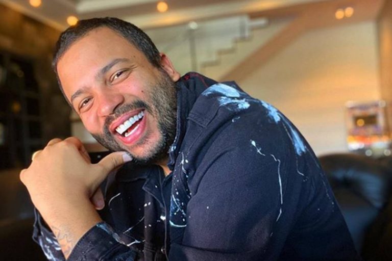 Projota posta foto fofa com filha nas redes sociais