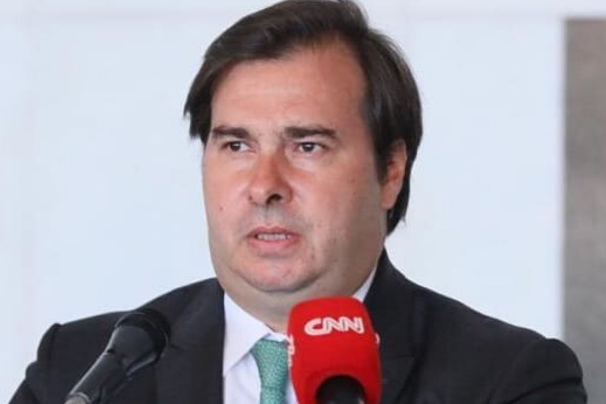 Rodrigo Maia e o microfone da CNN Brasil - Reprodução: Instagram