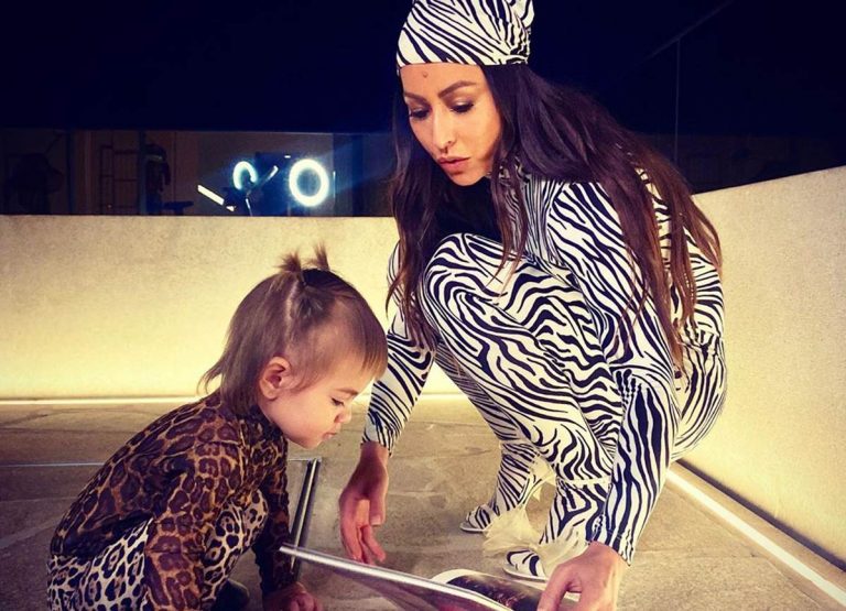 Sabrina Sato e Zoe surgem vestidas de animais e a apresentadora revela peraltice da filha