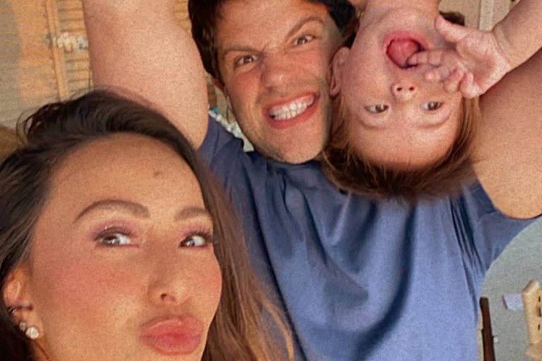 Sabrina Sato surge ao lado da família e manda mensagem carinhosa aos fãs