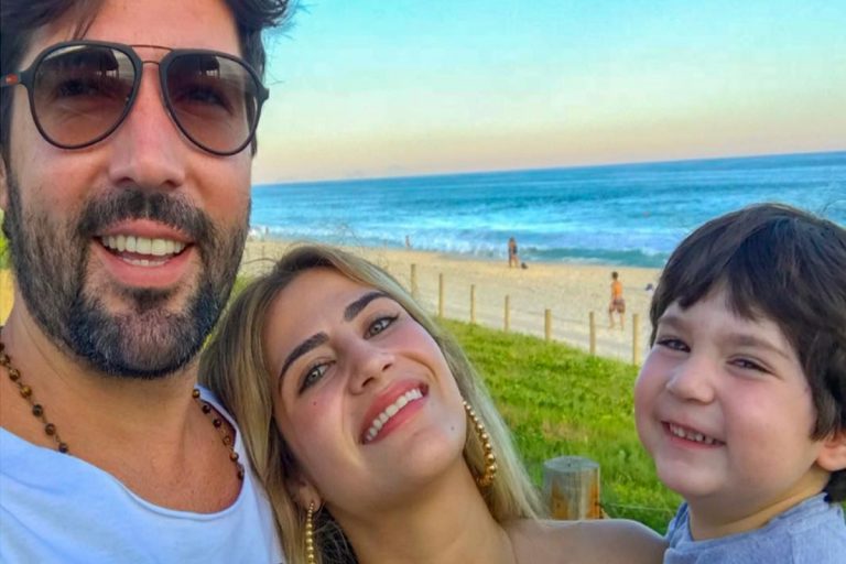 Sandro Pedroso posa com o filho após separação de Jéssica Costa, filha do sertanejo Leonardo