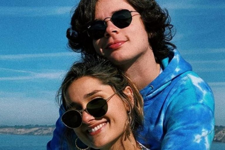 Sasha Meneghel surge em momento íntimo com o namorado