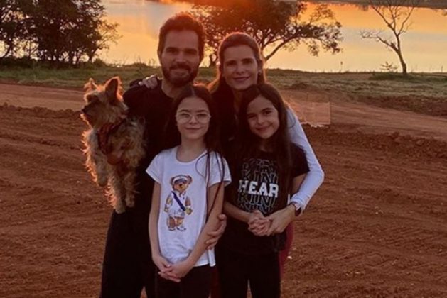 Sertanejo Luciano Camarg, esposa Flávia e filhas Helena e Isabella reprodução Instagram