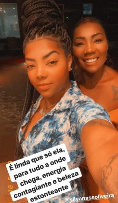 Ludmilla filma a mãe de toalha em surpresa de festa de aniversário - Foto: Reprodução/Instagram@silvanassoliveira