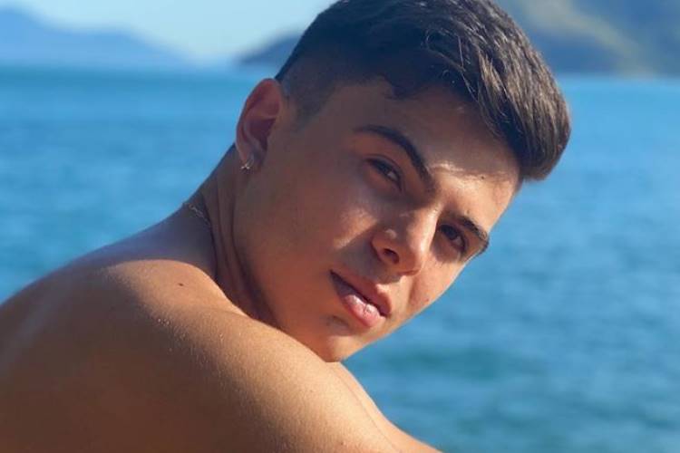 Thomaz Costa revela grave doença e desabafa: “Infelizmente!”
