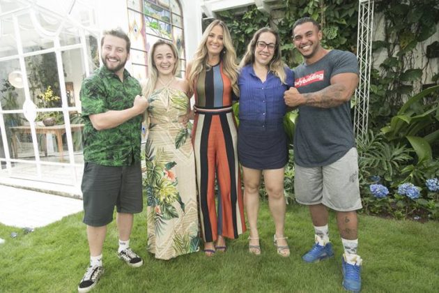 Ticiane Pinheiro com os participantes do Troca de Maridos (Antonio Chahestian/Record TV)