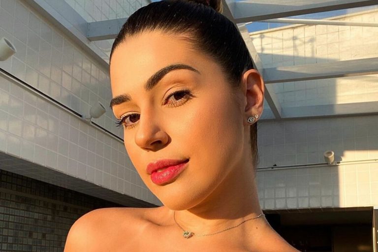 Vivian Amorim altera o seu status de relacionamento