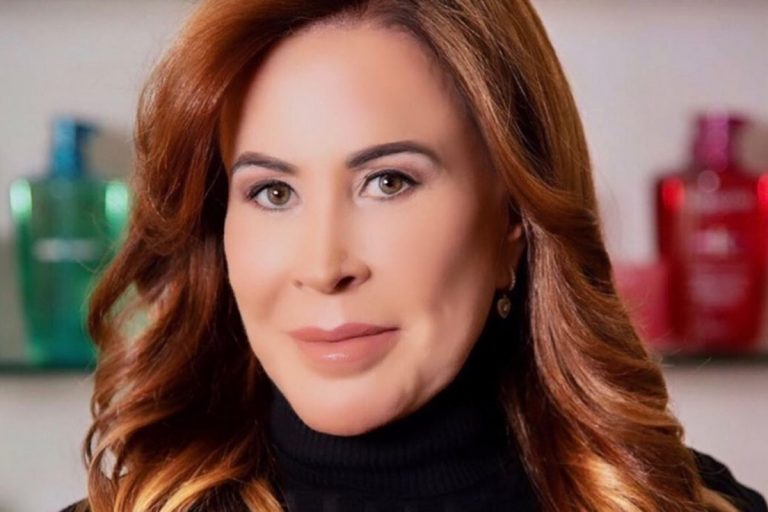 Zilu Camargo ostenta corpo sarado de biquíni na piscina e rouba atenção dos internautas