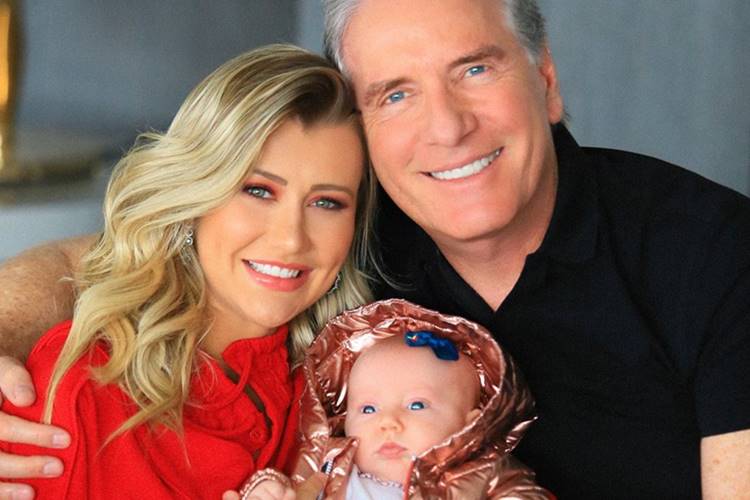 Ana Paula Siebert celebra os dois meses da filha: “Presente de Deus”