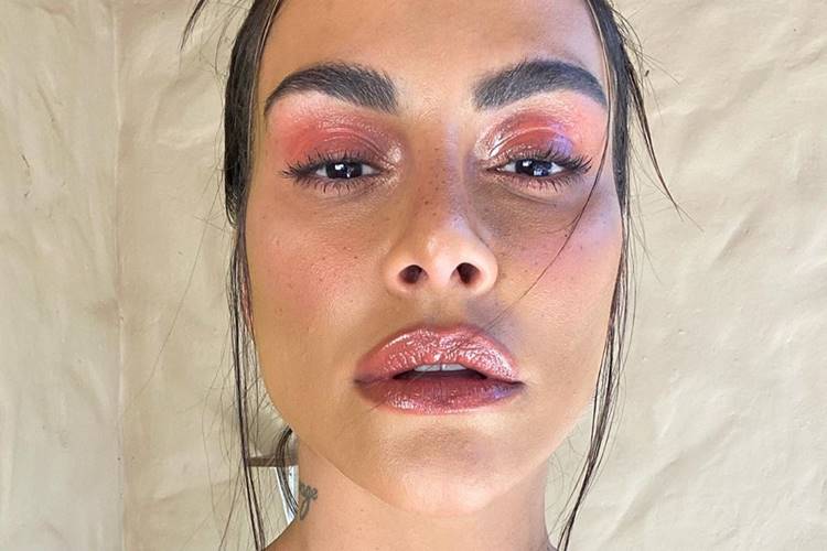 Cleo lamenta lotação em bares no meio da pandemia de coronavírus