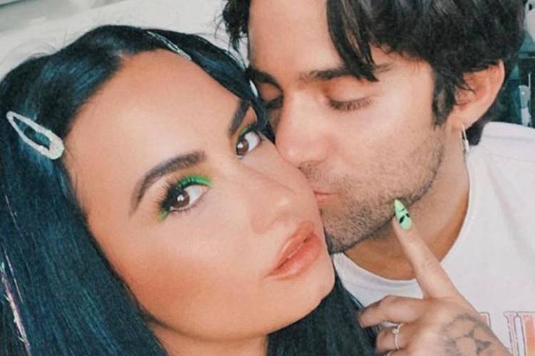 Demi Lovato anuncia noivado com Max Ehrich: “Tenho a honra de aceitar sua mão em casamento”