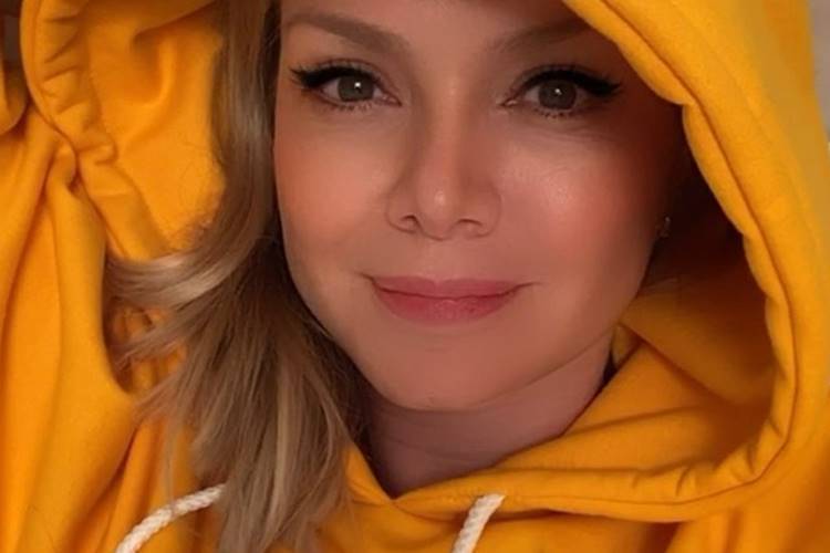 Após enfrentar o coronavírus, Eliana volta aos trabalhos no SBT