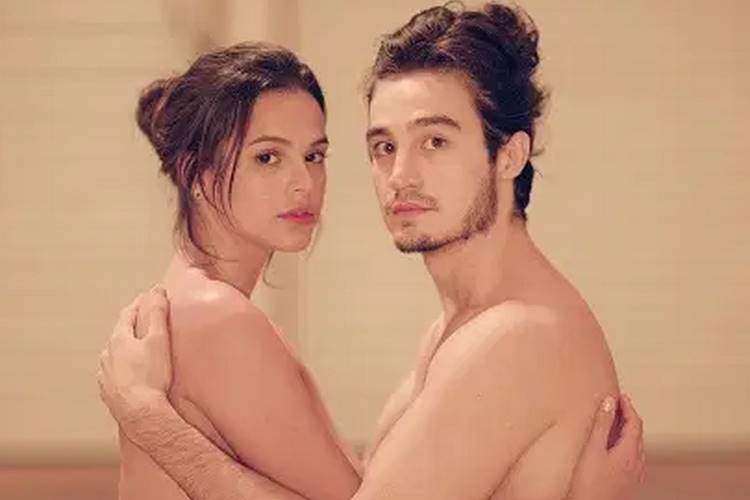 Bruna Marquezine revela detalhes de romance com Tiago Iorc
