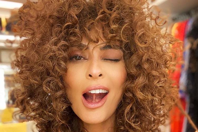 Internauta questiona se Juliana Paes está usando peruca e atriz responde