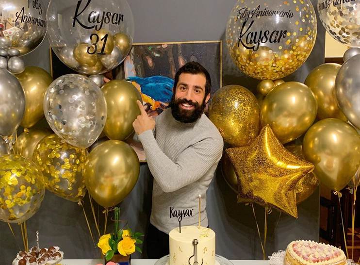 Ex-BBB Kaysar Dadour faz aniversário e se emociona: “Uma sensação incrível”