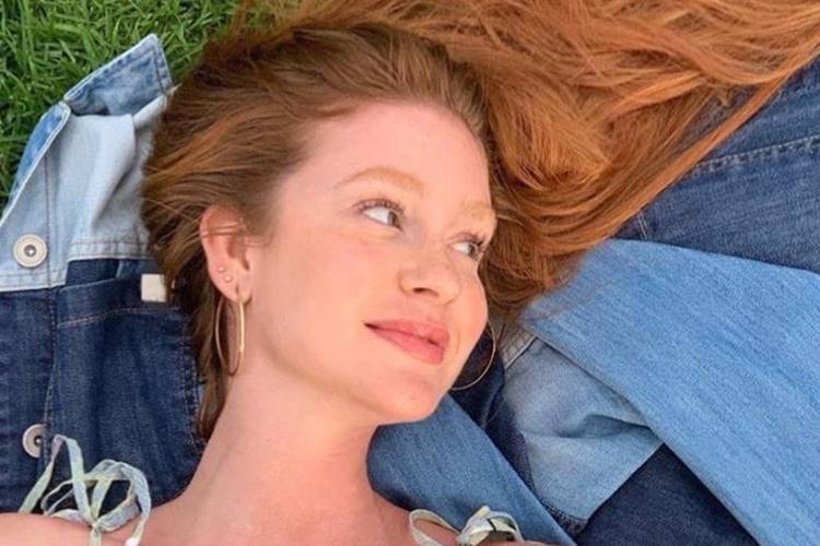 Marina Ruy Barbosa mostra cliques em cenário paradisíaco