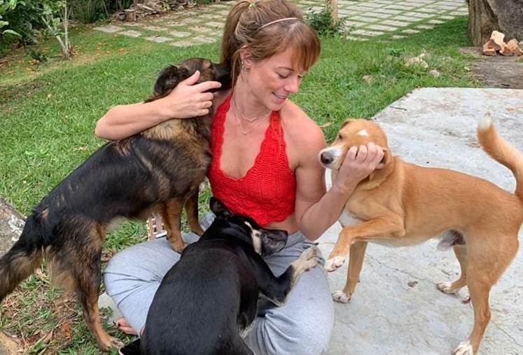 Mordida por cachorro, Paolla Oliveira precisou procurar hospital para ser medicada