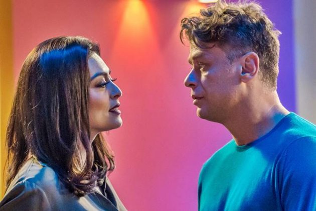 Totalmente Demais - Carolina faz pedido para Arthur (TV Globo/João Miguel Júnior)