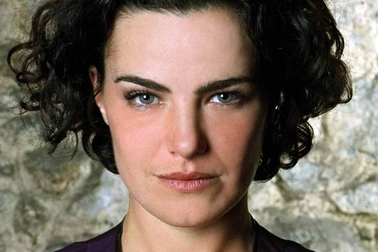 Longe da TV, Ana Paula Arósio surge em comercial e brinca com sumiço de 10 anos