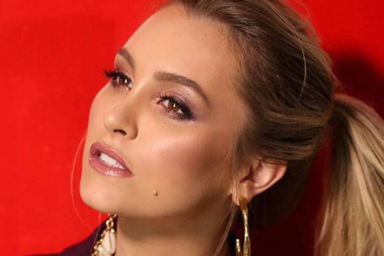 “Caminhos difíceis”, lamenta Carla Diaz após resultado de biópsia