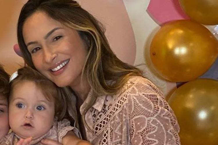 Claudia Leitte com a filha, Bela - Foto: Instagram Claudia Leitte com a filha, Bela - Foto: Instagram