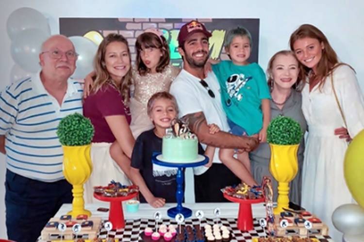 Luana Piovani comemora aniversário de filho ao lado de Pedro Scooby - Foto: Print, Stories, Instagram@luapio