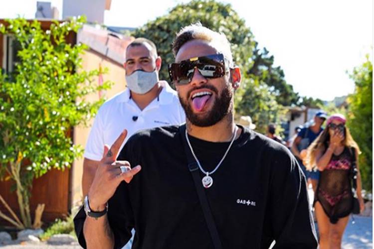 Neymar Jr Neymar posta foto com ator fenômeno da série Elite do Netflix - Foto: Reprodução, Instagram@neymarjr