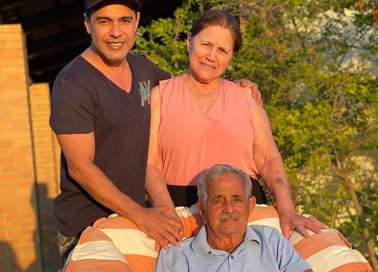 Zezé Di Camargo e os pais - Instagram