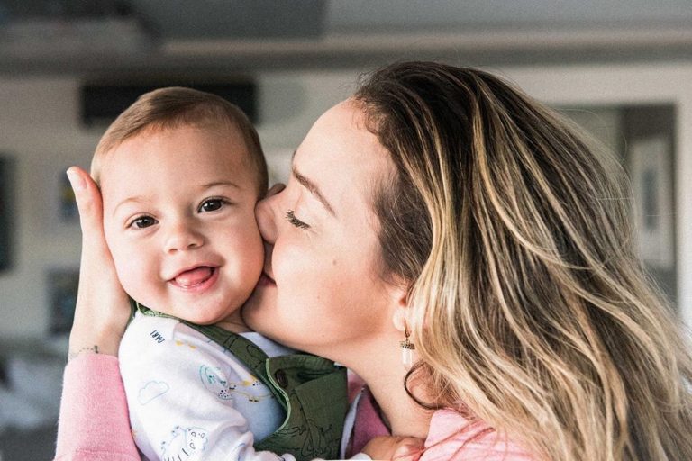 Carol Dantas celebra o primeiro ano do filho: “Te amo muito”