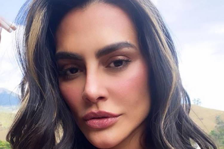 Cleo completa 38 anos e reflete: “Minha melhor versão”