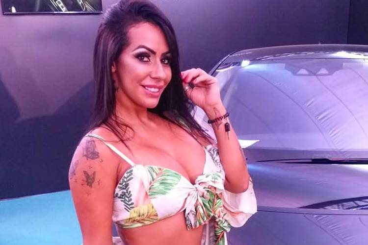 A modelo Débora Dunhil