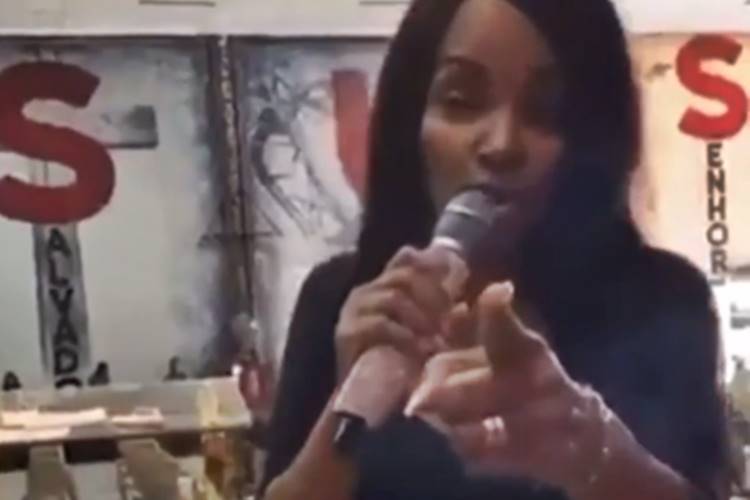 Flordelis Flordelis surge com tornozeleira eletrônica durante culto - Foro: Reprodução/Instagram