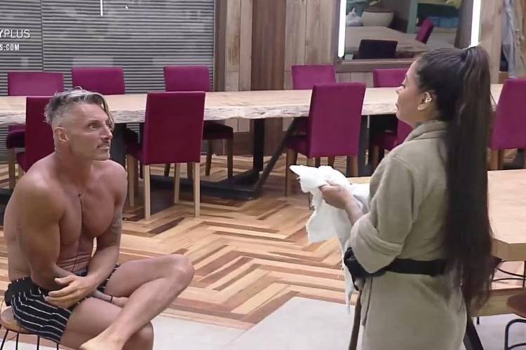 Juliano e MC Mirella A Fazenda 12: Em conversa com Mirella, Juliano revela que planeja mandar Raíssa - Foto: Reprodução/RecordTV