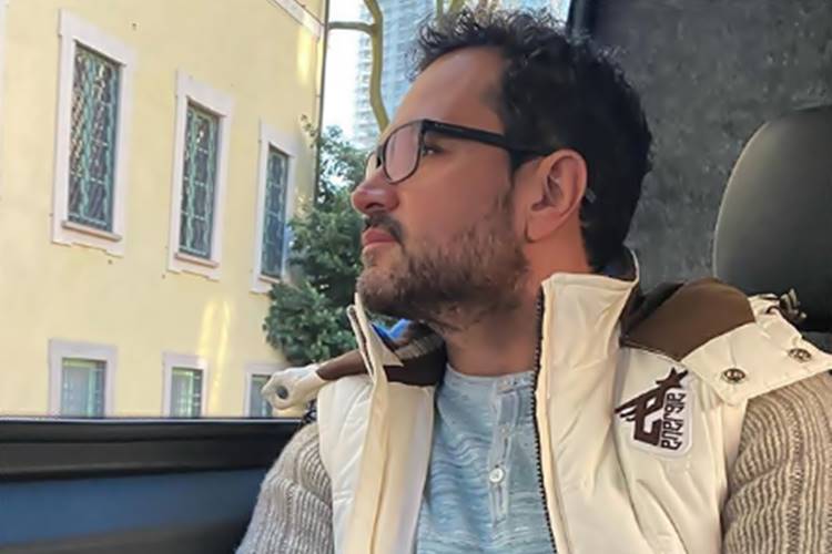 Luciano Camargo revela saudade dos pais e desabafa: ”Sou o único da família que não pegou Covid”