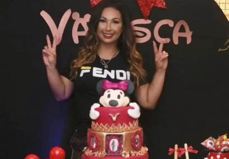 Valesca Popozuda ganha festa surpresa de aniversário