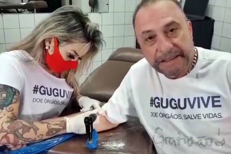 Amigo de Gugu vira doador de órgãos e faz tatuagem em homenagem ao apresentador - Foto: Reprodução/Instagram@diretorgoiabinha