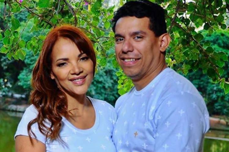Mesmo acusada de ser a mandante na morte do Pastor Anderson, Flordelis se declara ao ex-marido: ''Eterno amor'' - Foto: Reprodução/Instagram@flordeliscantora
