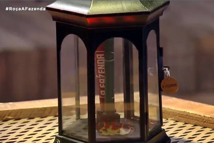 Jake tirou ovo dourado para a Prova de Fogo, Mion falou para escolher um Peão e Ela disse que como a Tays queria muito fazer a prova semana passada decidiu pela amiga. Logo depois deu uma leve alfinetadinha no Biel falando que lógico que não ia optar por Ele e não tá brincando  - Foto: Record