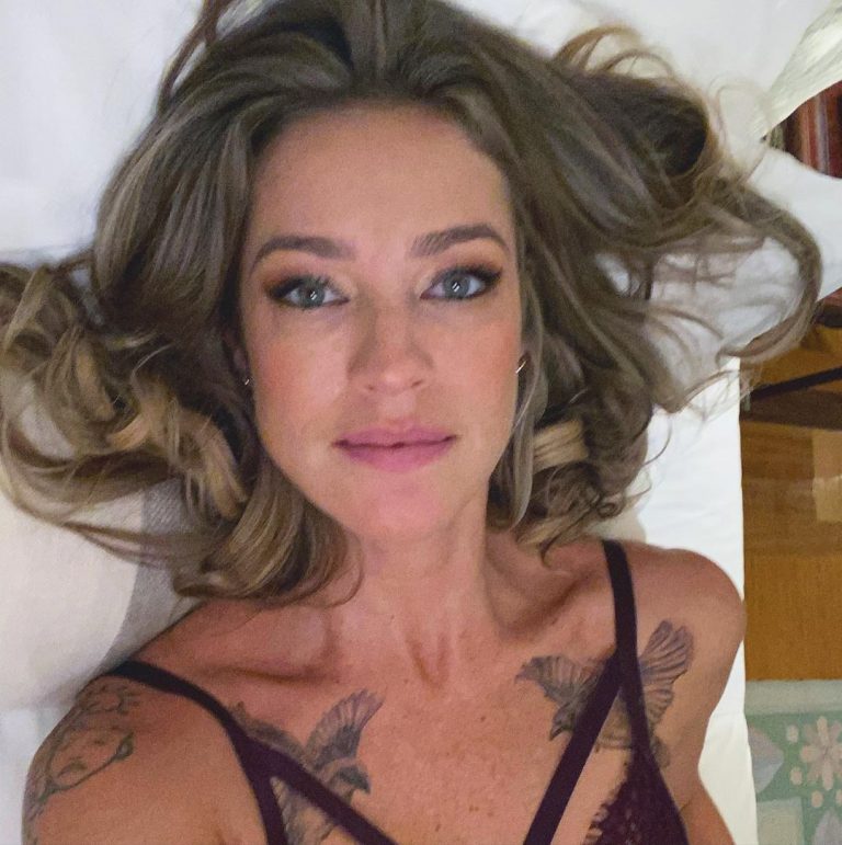 Luana Piovani torce o pé de forma inusitada e volta a usar muletas