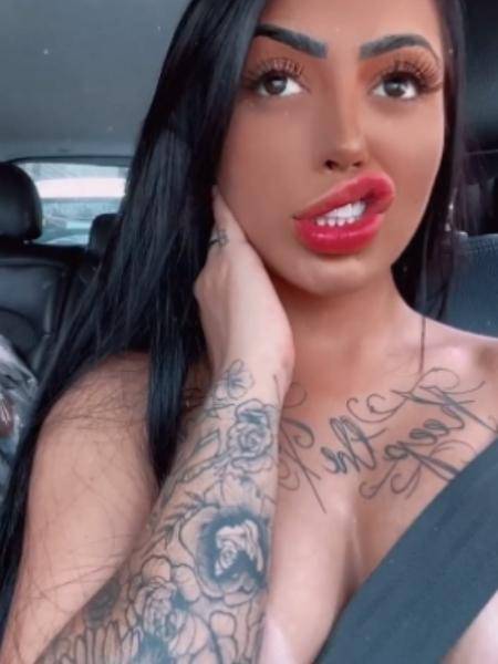 MC Fora de ''A Fazenda 12'' Mirella continua causando e para o trânsito de SP com topless - Foto: Reprodução/Instagram