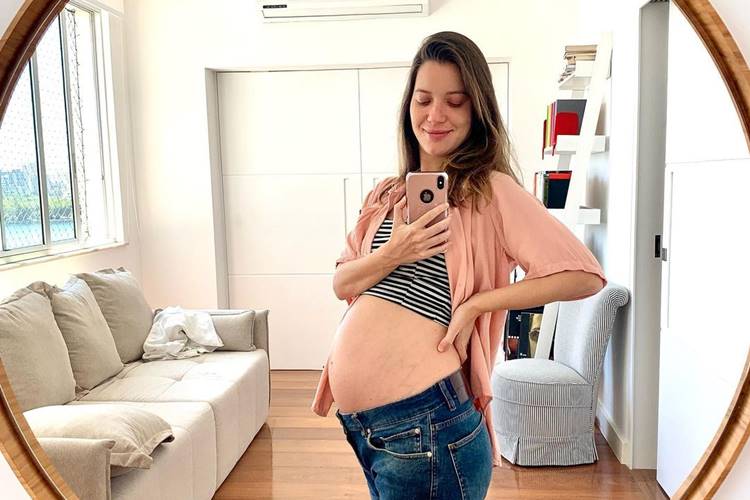 Nathalia Dill encanta a todos na internet ao mostrar seu barrigão